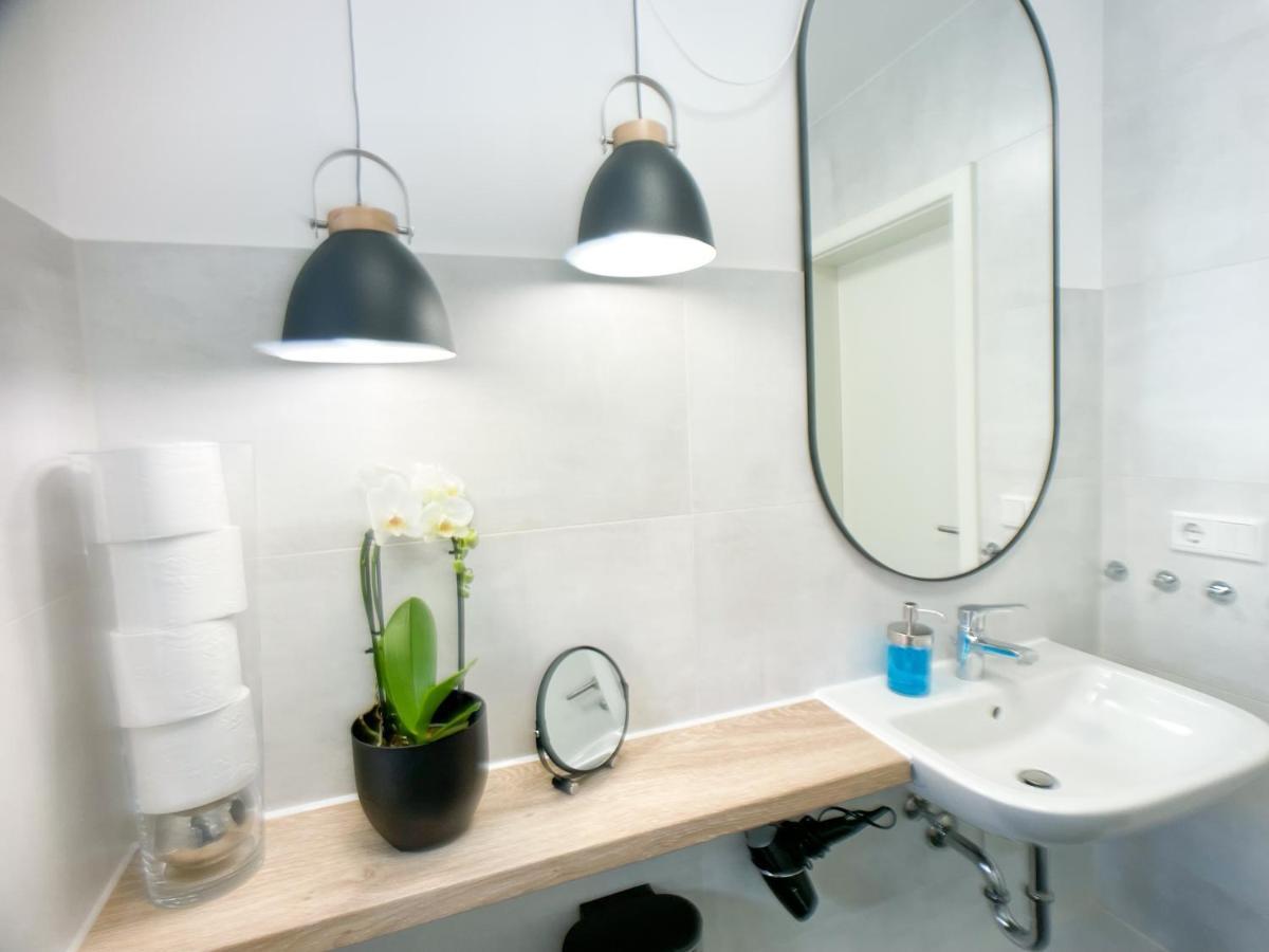 M-Style 02 Apartment Mit Balkon 24H Self-Check-In, Free Parking, Netflix Nuremberg Ngoại thất bức ảnh