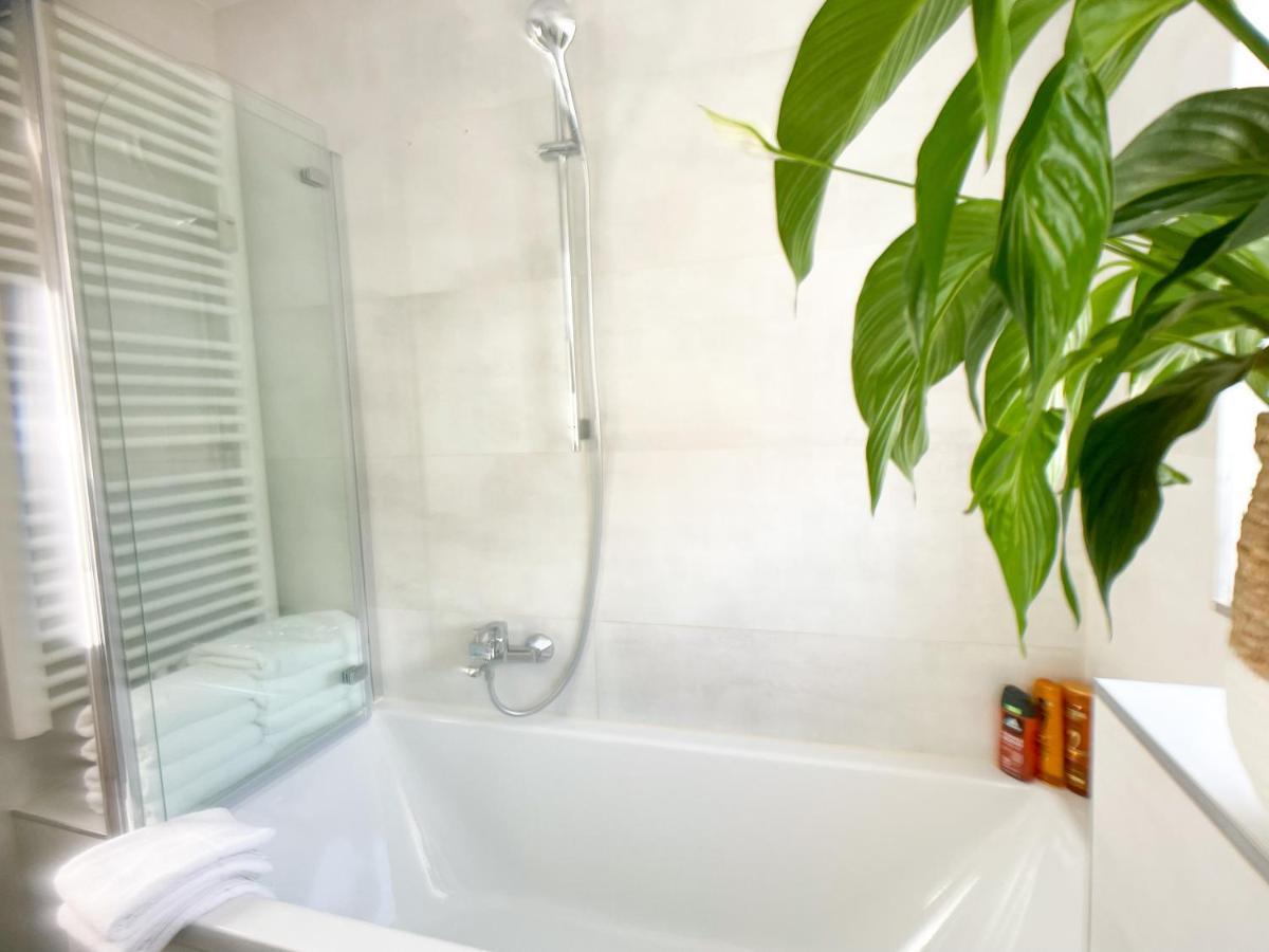 M-Style 02 Apartment Mit Balkon 24H Self-Check-In, Free Parking, Netflix Nuremberg Ngoại thất bức ảnh
